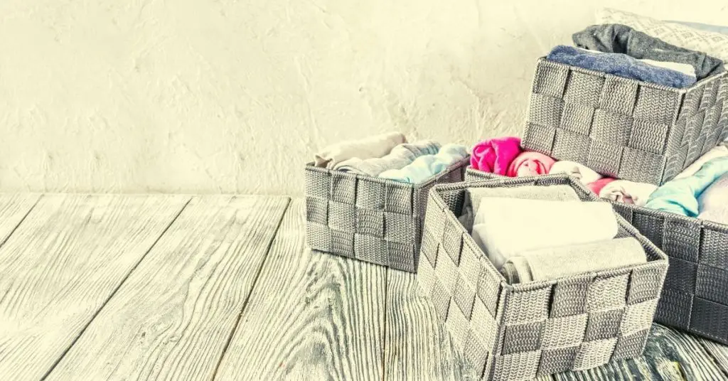 Folded clothes in boxes - How to tidy your room quickly