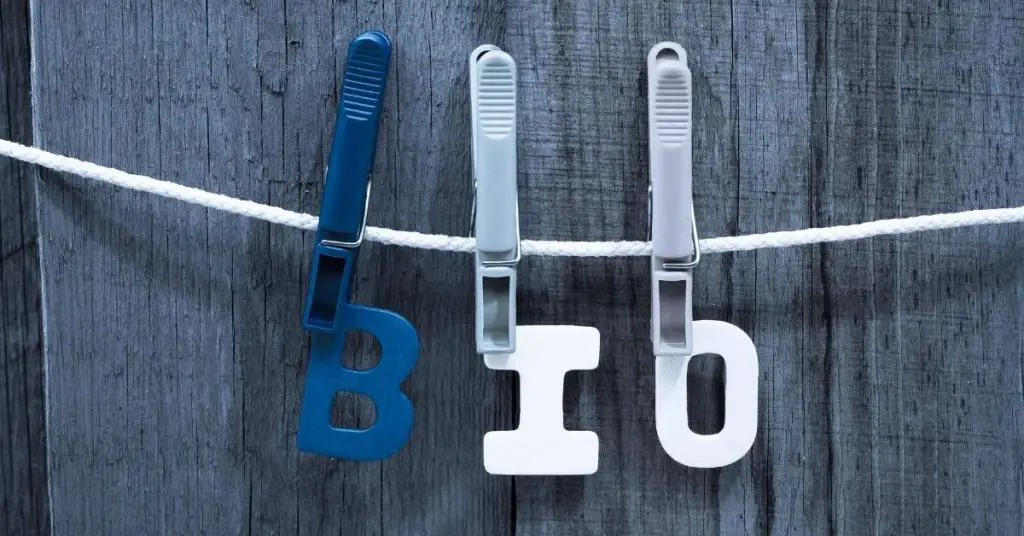 B I O Letters hung up with clothes pegs on washing line - difference between bio and non bio