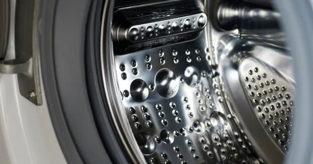 Cleaning The Drum - HOW TO CLEAN WASHING MACHINE WITH BAKING SODA AND VINEGAR - Clean and Tidy Living