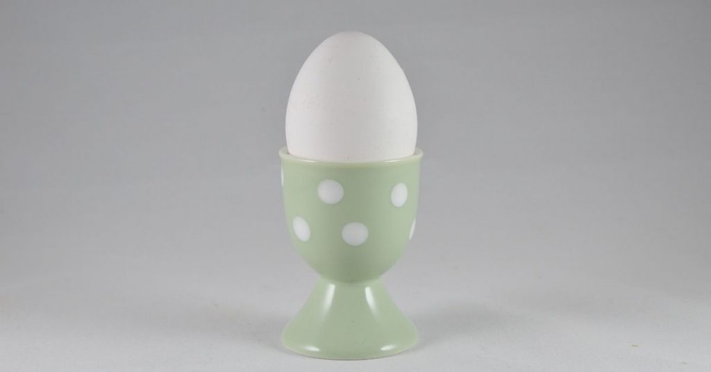 An eggcup - How to Measure Washing Powder Without a Scoop - Clean and Tidy Living