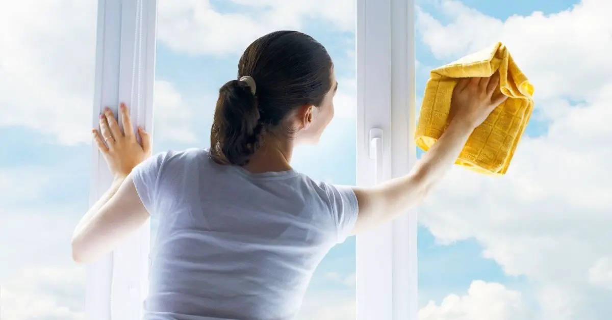 What Is the Best Way to Clean Windows Without Streaking?
