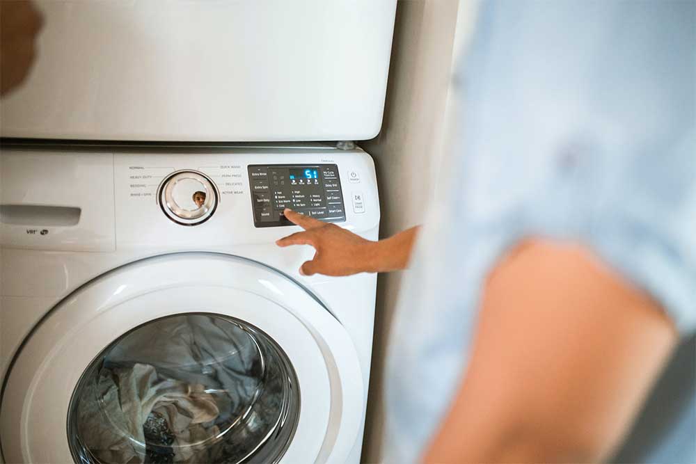 IS-IT-CHEAPER-TO-USE-A-WASHING-MACHINE-AT-NIGHT
